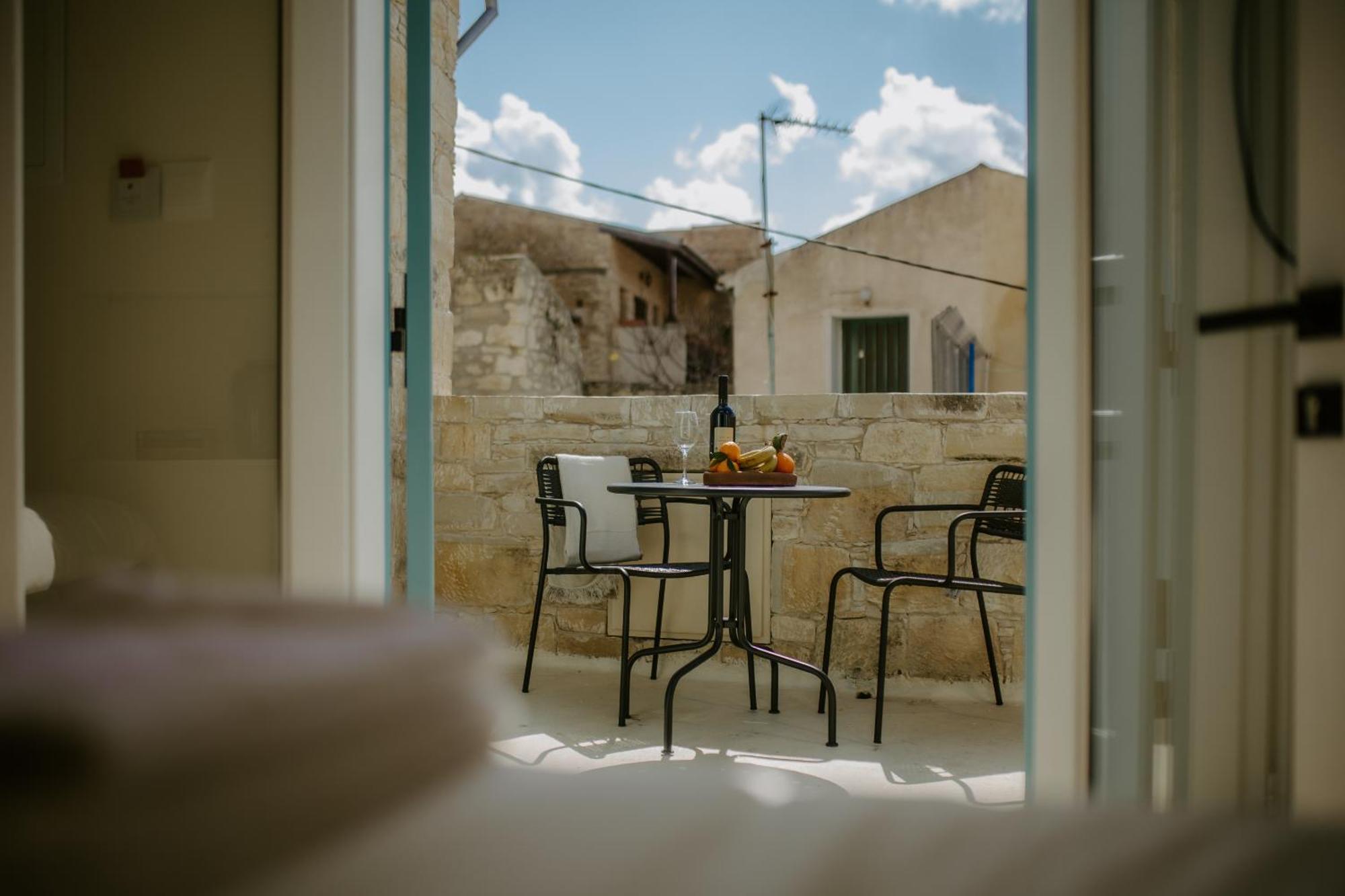 Smaragda'S Guest Rooms Limassol Exterior photo