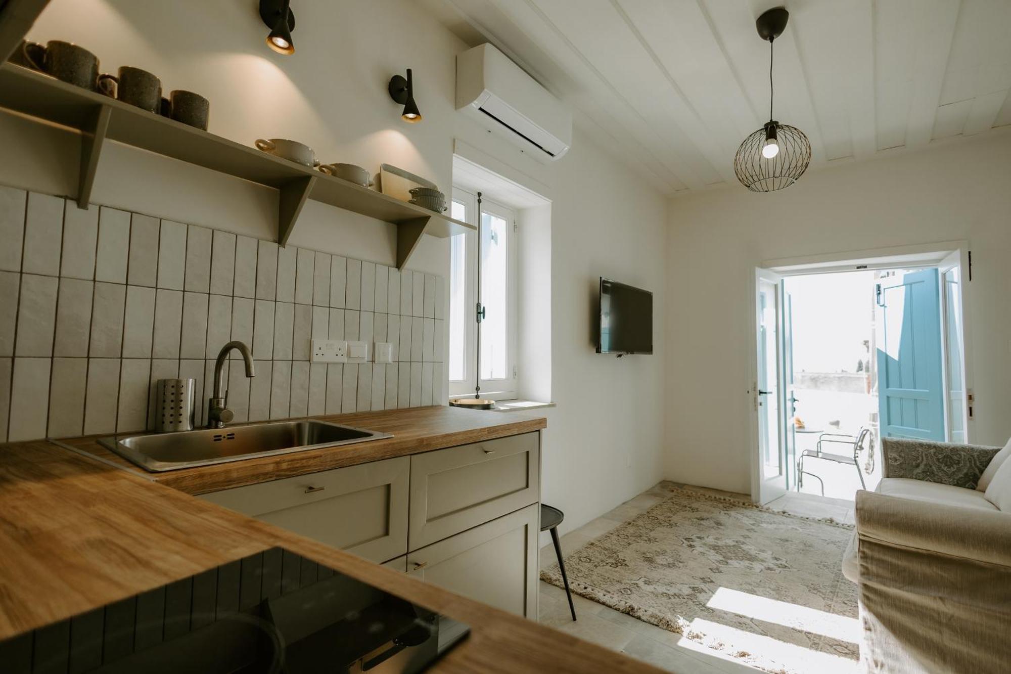 Smaragda'S Guest Rooms Limassol Exterior photo